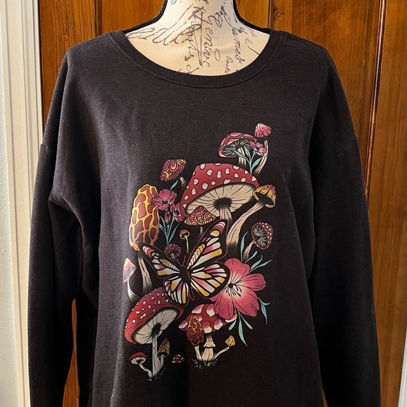 Torrid Size 1 Mushroom graphic crew neck Charcoal sweatshirt roomy and soft - Picture 2 of 5